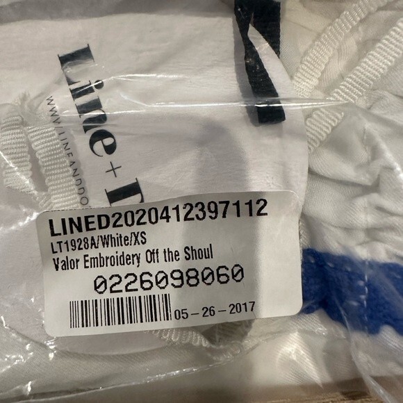 NWT ** Line & Dot Valor Embroidered Blouse White Blue Size XS - Picture 5 of 5